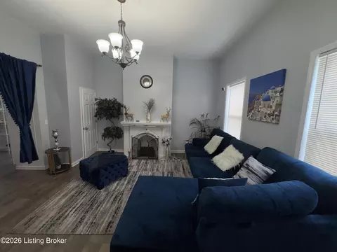 Living - 505 E 16th St, Covington, KY 41014 photo 2 of 3