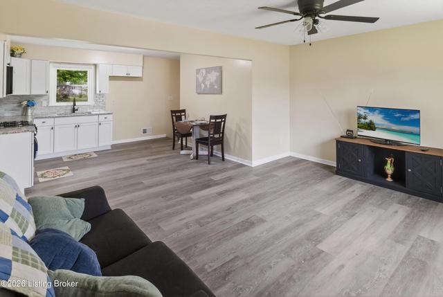 11214 Deering Rd, Louisville, KY 40272