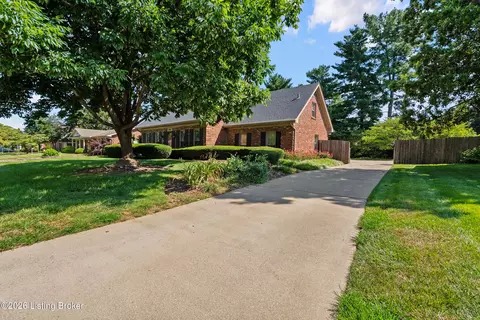 8903 Nottingham Pkwy, Louisville, KY 40222