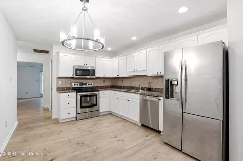 853 Garden Pointe Dr, Simpsonville, KY 40067
