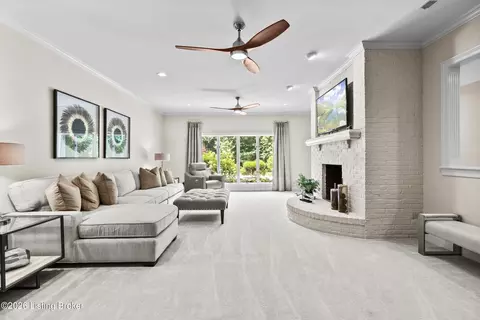 Living - 3616 Eagles Trce, Floyds Knobs, IN 47119 photo 4 of 4