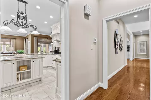 Entry Way - 3616 Eagles Trce, Floyds Knobs, IN 47119 photo 4 of 20