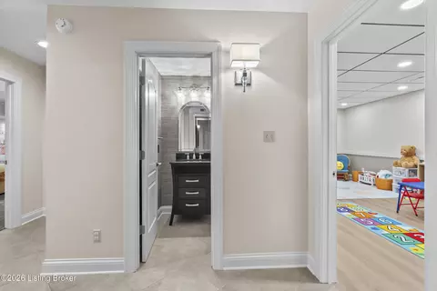 Entry Way - 3616 Eagles Trce, Floyds Knobs, IN 47119 photo 14 of 20