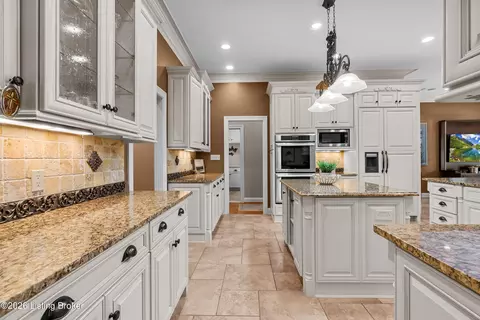 Kitchen - 3616 Eagles Trce, Floyds Knobs, IN 47119 photo 4 of 6
