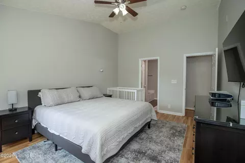 Bedroom - 4909 Middlesex Dr, Louisville, KY 40245 photo 2 of 8