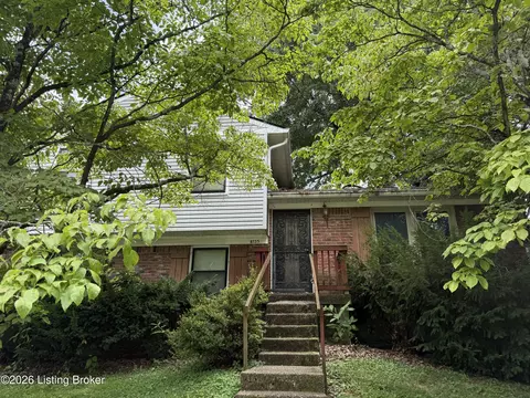 8135 Rochelle Rd, Louisville, KY 40228