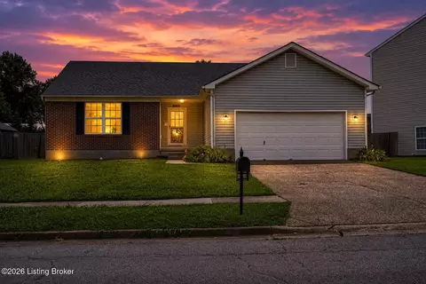 8003 Grandmeadow Ln, Louisville, KY 40258