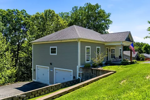 2718 Windsor Forest Dr, Louisville, KY 40272
