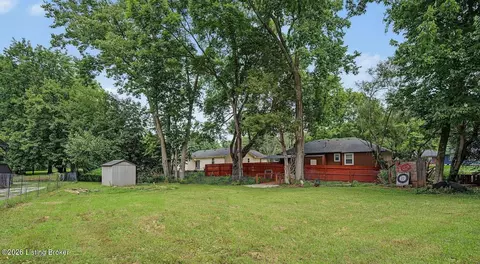 7010 Bartlett Rd, Louisville, KY 40218