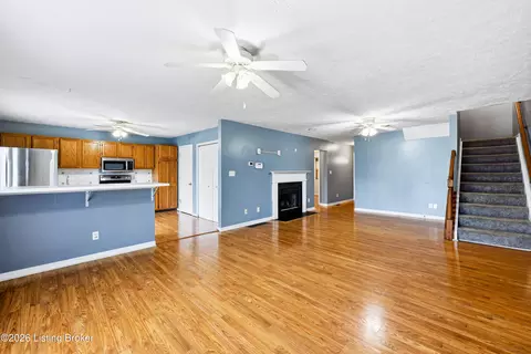 Living - 186 Beechtree Ln, Mount Washington, KY 40047 photo 4 of 4