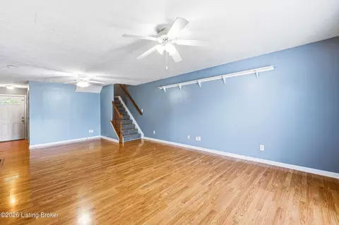 Living - 186 Beechtree Ln, Mount Washington, KY 40047 photo 3 of 4