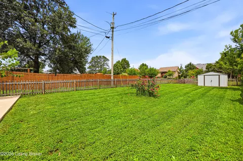 Exterior - 186 Beechtree Ln, Mount Washington, KY 40047 photo 9 of 11