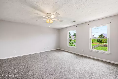 Bedroom - 186 Beechtree Ln, Mount Washington, KY 40047 photo 7 of 9