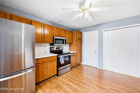 Kitchen - 186 Beechtree Ln, Mount Washington, KY 40047 photo 2 of 2