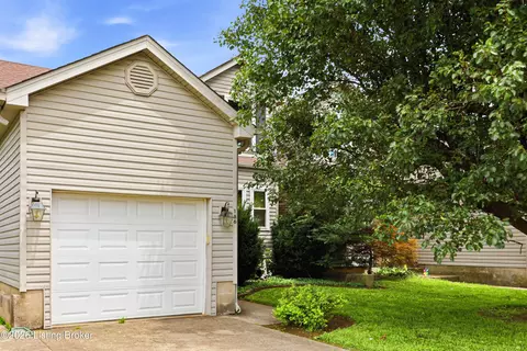 Exterior - 186 Beechtree Ln, Mount Washington, KY 40047 photo 2 of 11
