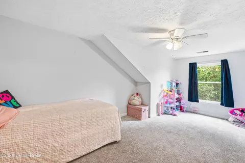 Bedroom - 186 Beechtree Ln, Mount Washington, KY 40047 photo 3 of 9