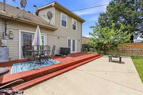 Exterior - 186 Beechtree Ln, Mount Washington, KY 40047 photo 5 of 11