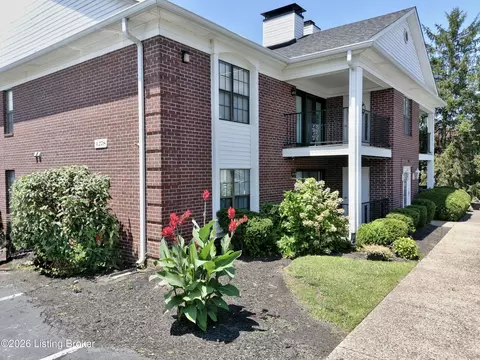 1278 Parkway Gardens Ct #127, Louisville, KY 40217