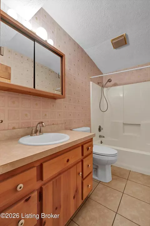 Bath - 140 Hudson Rd, Bee Spring, KY 42207 photo 4 of 4