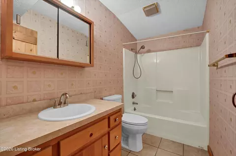 Bath - 140 Hudson Rd, Bee Spring, KY 42207 photo 3 of 4