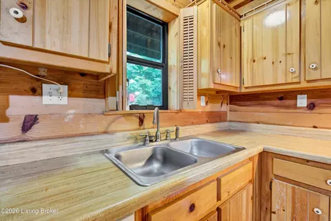 Kitchen - 140 Hudson Rd, Bee Spring, KY 42207 photo 2 of 5