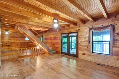 Living - 140 Hudson Rd, Bee Spring, KY 42207 photo 5 of 6