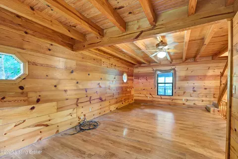 Living - 140 Hudson Rd, Bee Spring, KY 42207 photo 2 of 6