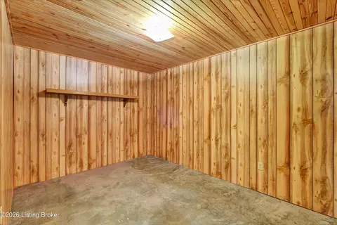 Bedroom - 140 Hudson Rd, Bee Spring, KY 42207 photo 8 of 8