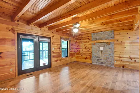 Living - 140 Hudson Rd, Bee Spring, KY 42207 photo 1 of 6