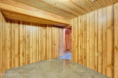Bedroom - 140 Hudson Rd, Bee Spring, KY 42207 photo 5 of 8