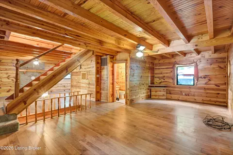 Living - 140 Hudson Rd, Bee Spring, KY 42207 photo 4 of 6