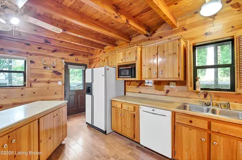 Kitchen - 140 Hudson Rd, Bee Spring, KY 42207 photo 3 of 5