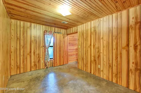 Bedroom - 140 Hudson Rd, Bee Spring, KY 42207 photo 7 of 8