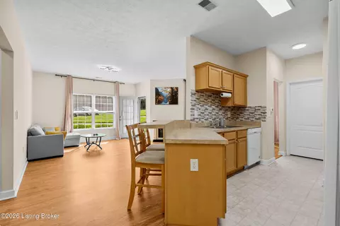 7315 St Andrews Woods Cir #103, Louisville, KY 40214