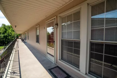 1964 Goldsmith Ln, Louisville, KY 40218