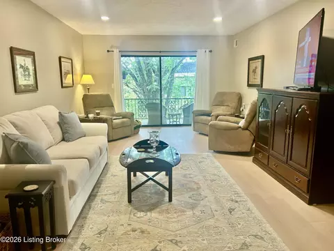 5800 Coach Gate Wynde #308, Louisville, KY 40207