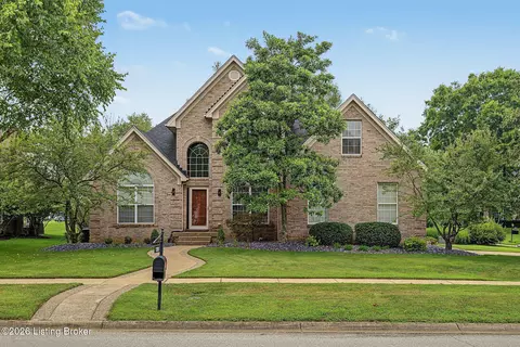 1201 Crosstimbers Dr, Louisville, KY 40245
