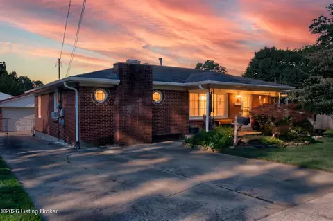 5502 Deering Heights Dr, Louisville, KY 40272