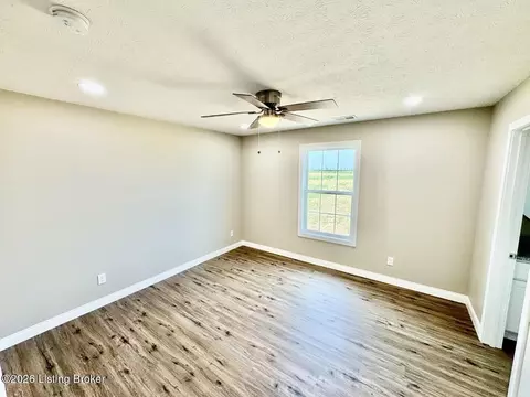 Bedroom - 1592 Old Perryville Loop, Springfield, KY 40069 photo 5 of 5