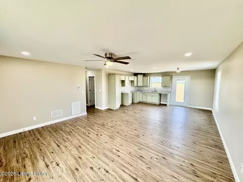 Living - 1592 Old Perryville Loop, Springfield, KY 40069 photo 2 of 4