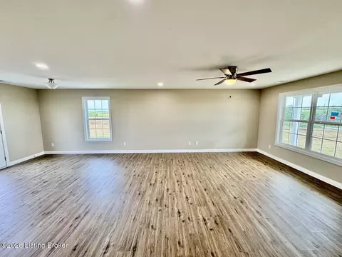 Living - 1592 Old Perryville Loop, Springfield, KY 40069 photo 4 of 4