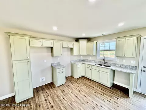 Kitchen - 1592 Old Perryville Loop, Springfield, KY 40069 photo 1 of 3