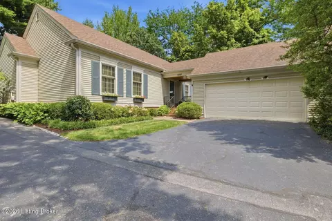 5208 Indian Woods Ct, Louisville, KY 40207