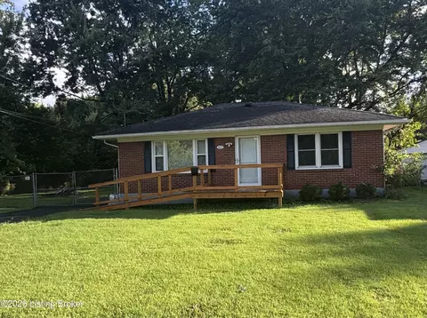 3210 New Lynnview Dr, Louisville, KY 40216