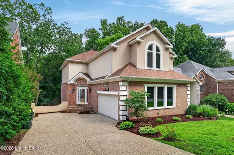 8800 Wooded Trail Ct, Louisville, KY 40220