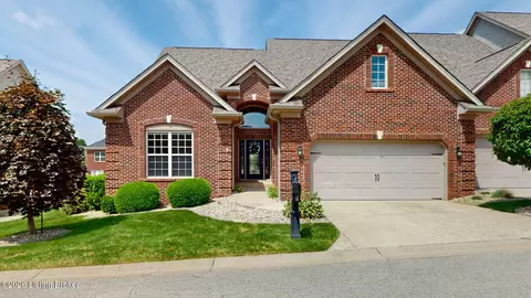 504 Autumn Grove Cir, New Albany, IN 47150