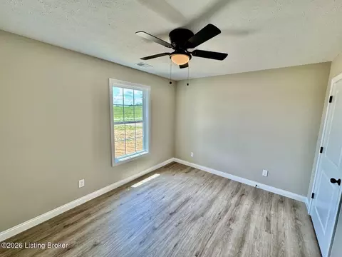 Bedroom - 1612 Old Perryville Loop, Springfield, KY 40069 photo 3 of 4