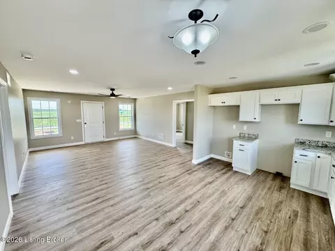 Living - 1612 Old Perryville Loop, Springfield, KY 40069 photo 2 of 4