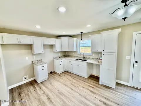 Kitchen - 1612 Old Perryville Loop, Springfield, KY 40069 photo 1 of 3