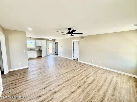 Living - 1612 Old Perryville Loop, Springfield, KY 40069 photo 3 of 4